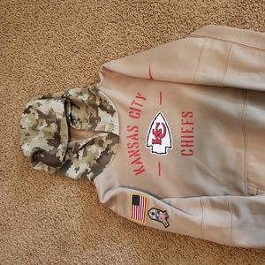 NIKE Kansas City Chiefs Salute to the Military Hooded Sweatshirt. Youth XL 16/20